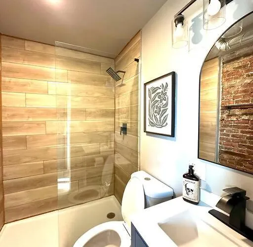 King Bed Suite-Free Parking-Prime Location