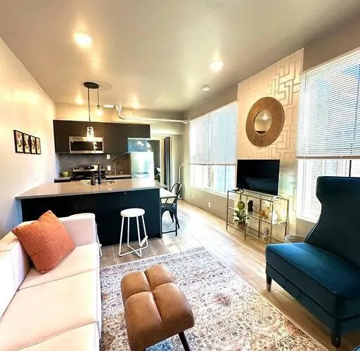 King Bed Suite-Free Parking-Prime Location