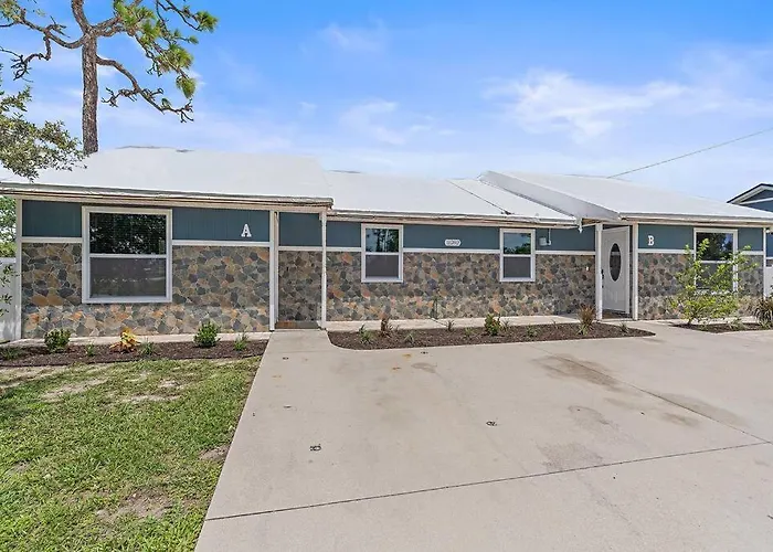 Newly Renovated, Cozy 2 Bedroom
