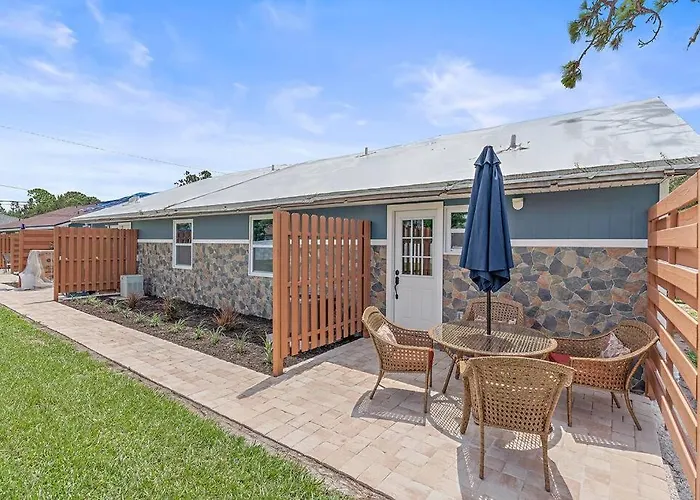 Newly Renovated, Cozy 2 Bedroom