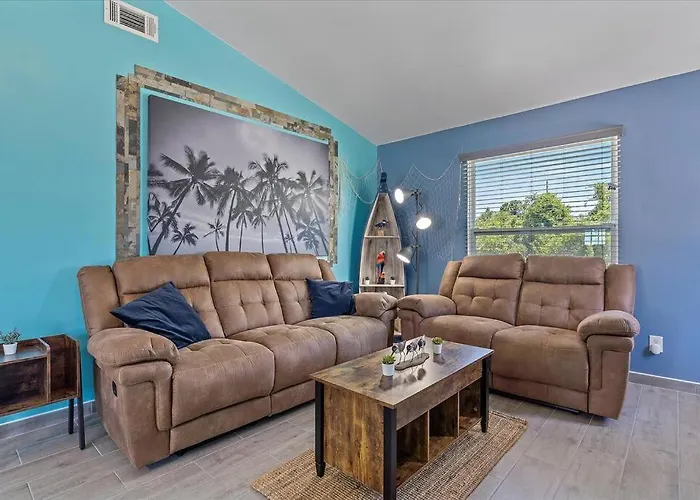 Renovated, Cozy 2 Bedroom