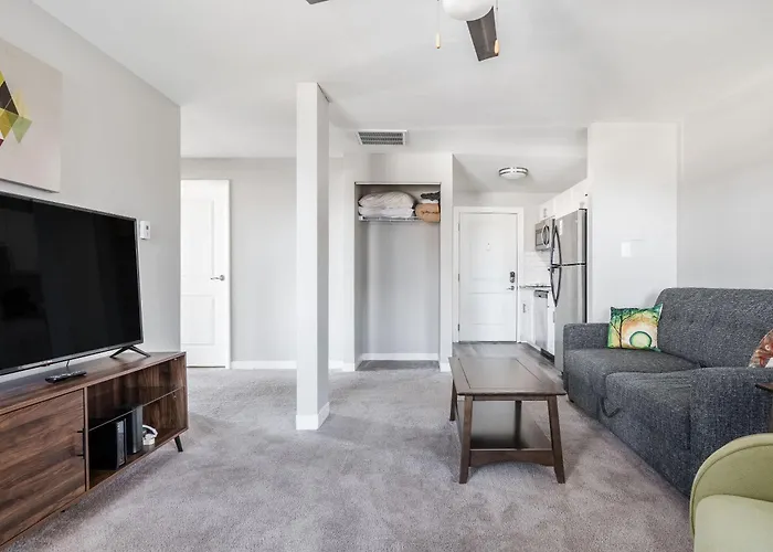 Spacious 2Br Apt On Mass Ave W Kitchen