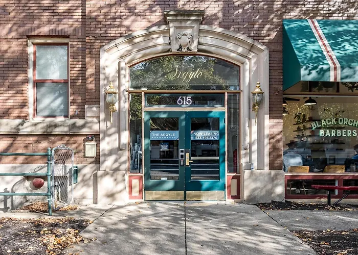 Spacious 2Br Apt On Mass Ave W Kitchen