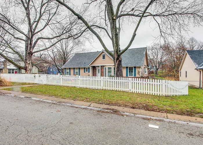 Shawnee Vacation Rental ~ 11 Mi To Kansas City!