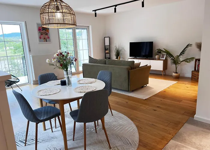 Ferienwohnung Saarblick Balkon, Burgblick Saarburg