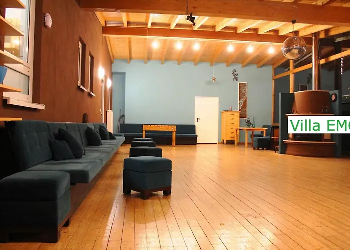 Ferienhaus Event Haus Emg Hockenheim Fuer Familien Und Gruppen Bis 22 Personen Mit Partyraum