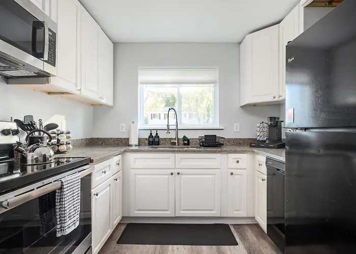 Quiet & Quaint Apartment, 5 Mins To Airport And 15 Mins To Downtown