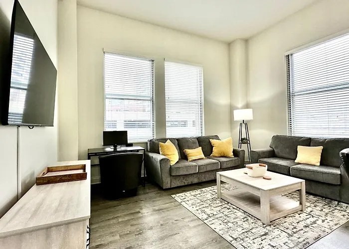 Downtown Indy City-View Retreat Walk To Stadiums, Dining & Events