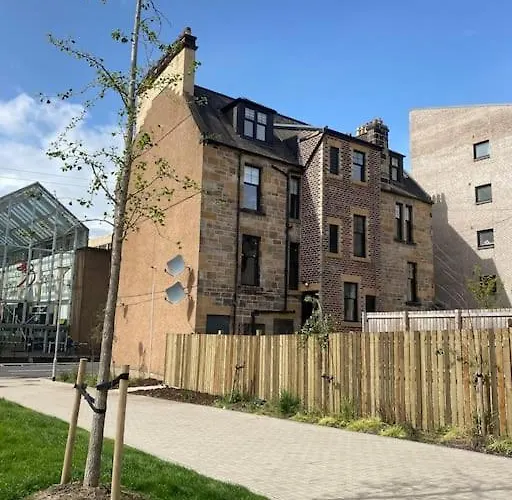1 Smithhills Sleeps 5 Central And Spacious