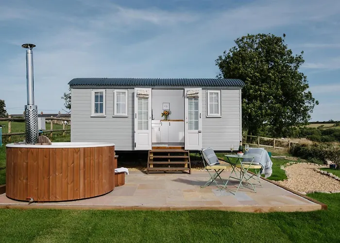 Shepherds Hut At Chenhall Farm