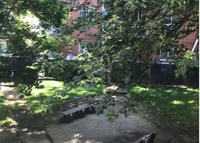Private Studio Suite With Separate Entrance & Backyard, Quiet Brooklyn Stay