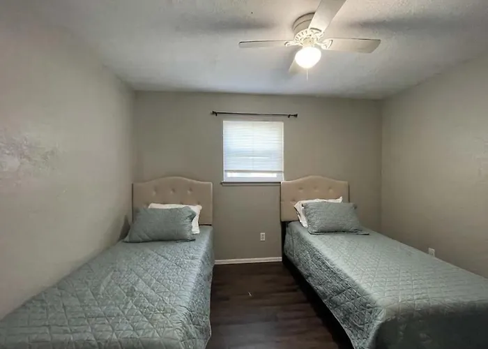Charming 2-Bedroom 1-Bath Home Close To Downtown