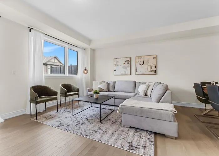 Bright & Stylish Modern Townhome In Oakville!