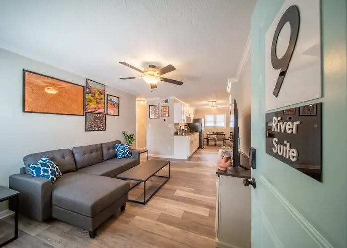 Ov Mosaic - River Suite
