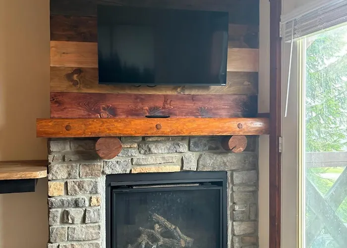 Slope-Side Snowshoe Village Condo