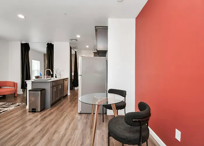 Serenity Studios - Near Med Center & Museum District