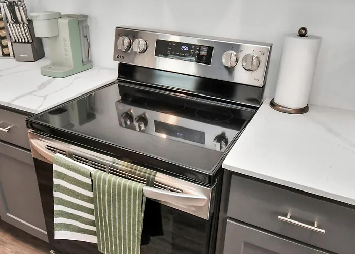 Serenity Studios - Near Med Center & Museum District