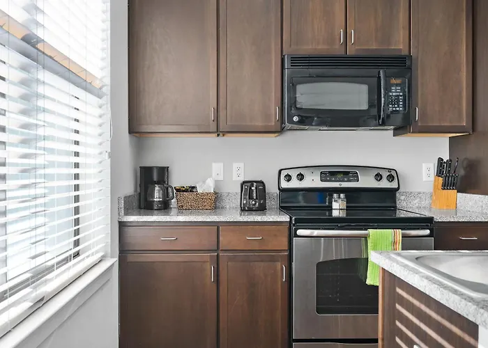 Vibrant 2Br Corner Suite And Free Parking At Cityway