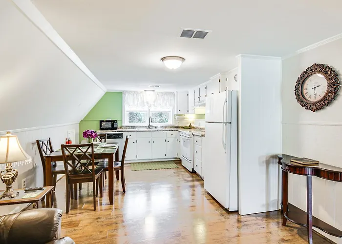 Aiken Apt W/ Garden-View Balcony: Half-Mi To Dtwn!