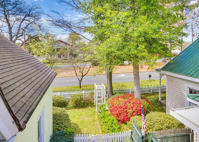 Aiken Apt W/ Garden-View Balcony: Half-Mi To Dtwn!