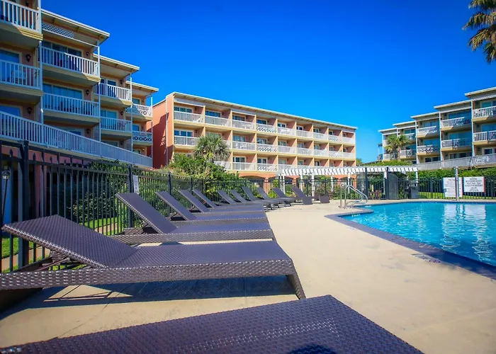 Sea-Renity Heated Pools Steps To The Beach