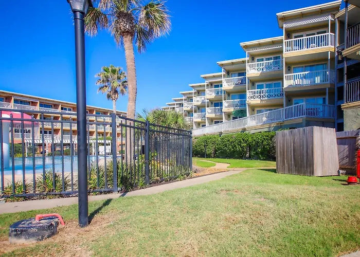Sea-Renity Heated Pools Steps To The Beach