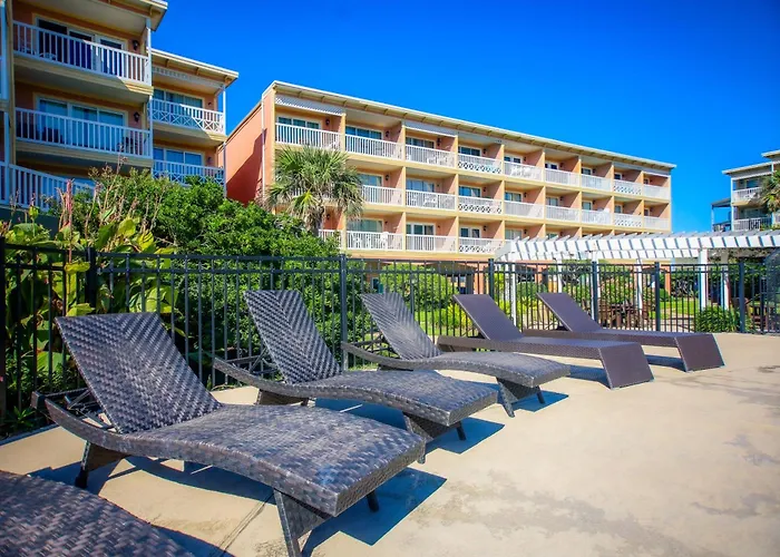 Sea-Renity Heated Pools Steps To The Beach