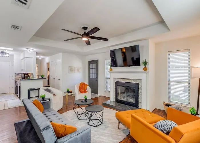 Cute Chic 2B 2B Duplex Apt