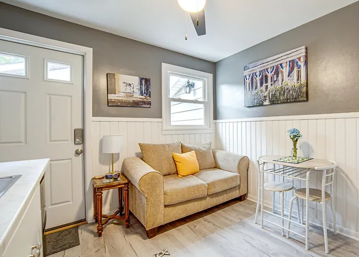 Charming Geneva Vacation Rental ~ 5 Mi To Lake!