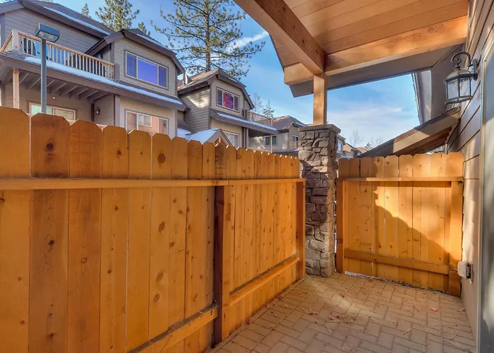 3987 - Upscale Townhouse Walk To Heavenly, Casino And Beach