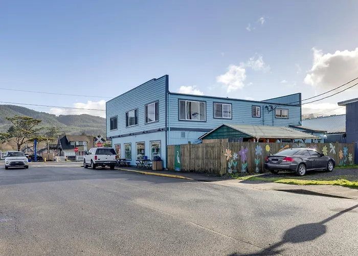 Rockaway Beach Apt W/ Ocean Views: Steps To Shore