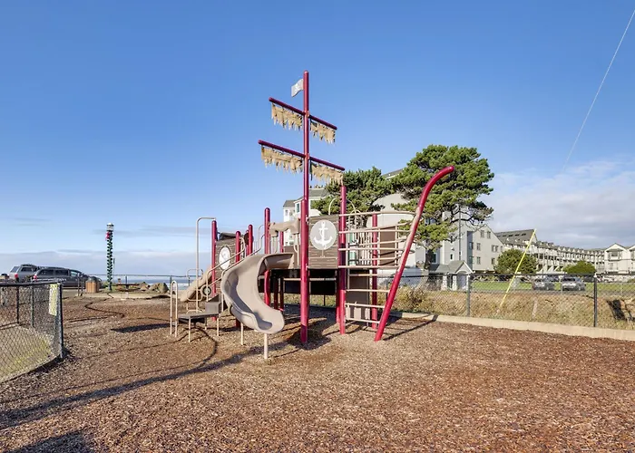 Rockaway Beach Apt W/ Ocean Views: Steps To Shore