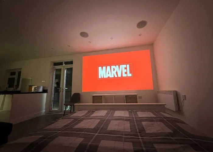 Private Cinema Studio Guest House With Garden