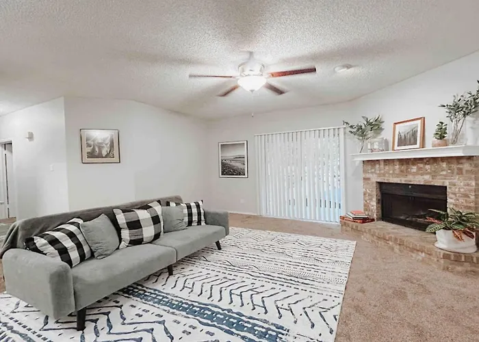 Spacious Family Value Retreat - Pool And Garage