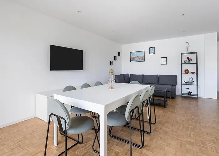 Family Flat Near Porto