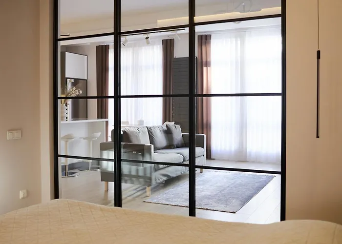Lovely 1-Bedroom Rental Unit In Downtown