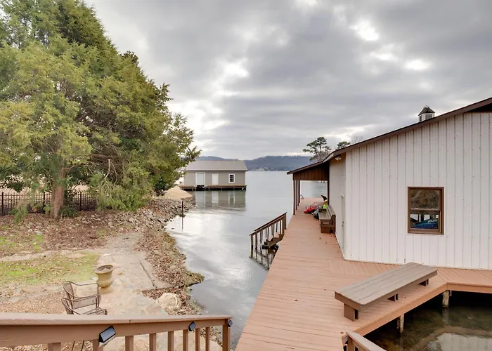 Shared Boat Dock: Lake Guntersville Hideaway!