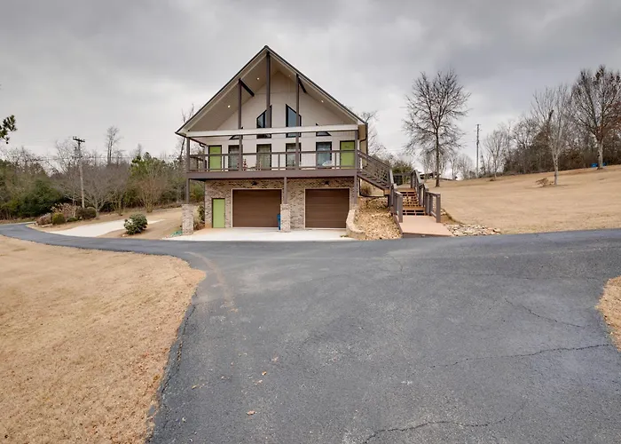 Shared Boat Dock: Lake Guntersville Hideaway!