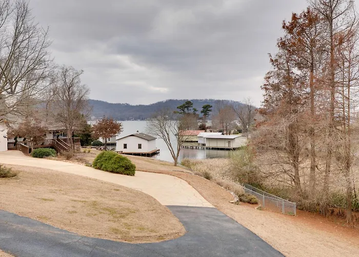 Shared Boat Dock: Lake Guntersville Hideaway!
