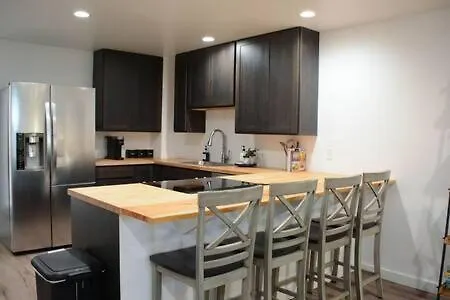 Mountain Modern Apartment