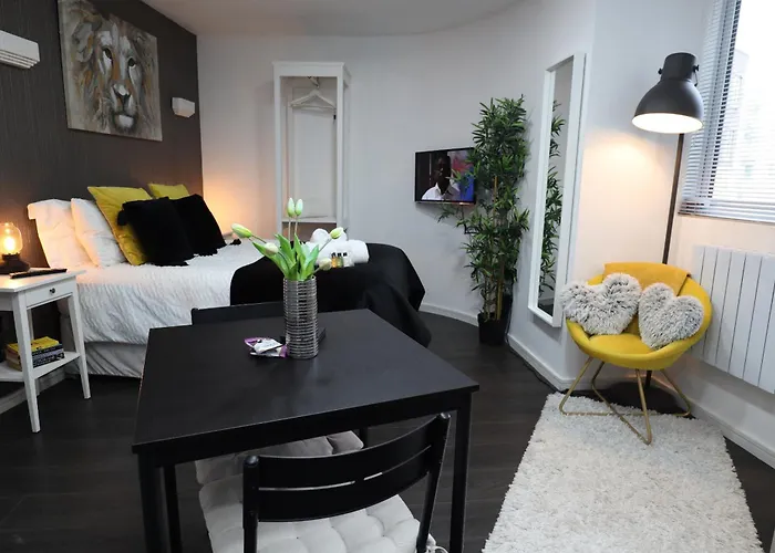 Crescent Apartment
