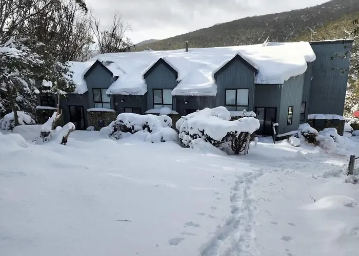 Warm Thredbo Chalet With Private Garage For Hike & Bike