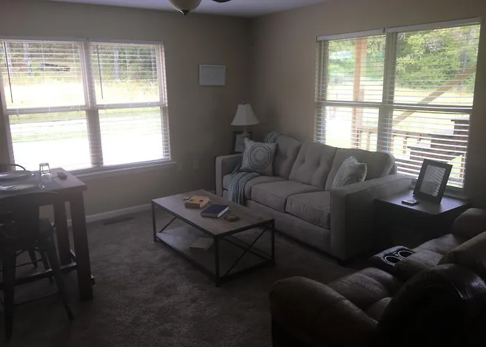 Cozy, Quiet, Rural Hideaway Close To Everything1