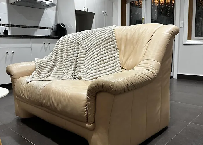 Luxury Vancouver Suite Near Skytrain With Direct Access To Yvr & Downtown