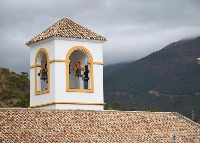 Hermosa Casita De Pueblo Con Piscina En Benahavis