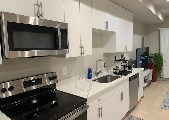 Private 2Br Apartment - Free Off Street Parking, Fast Wi-Fi & Laundry