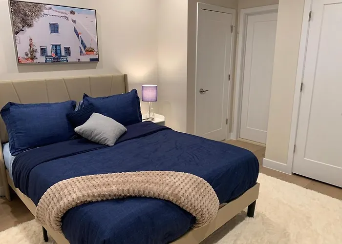 Private 2Br Apartment - Free Off Street Parking, Fast Wi-Fi & Laundry