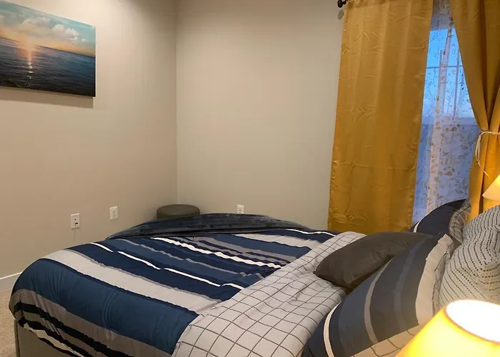 Private 2Br Apartment - Free Off Street Parking, Fast Wi-Fi & Laundry