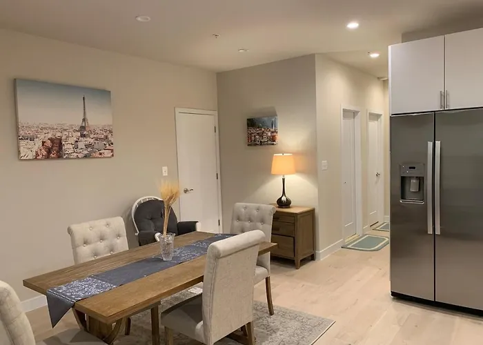 Private 2Br Apartment - Free Off Street Parking, Fast Wi-Fi & Laundry