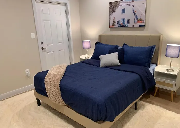 Private 2Br Apartment - Free Off Street Parking, Fast Wi-Fi & Laundry